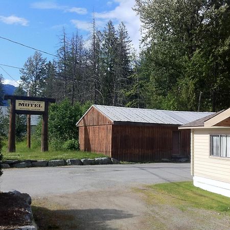 The Hitching Post Motel Pemberton Esterno foto
