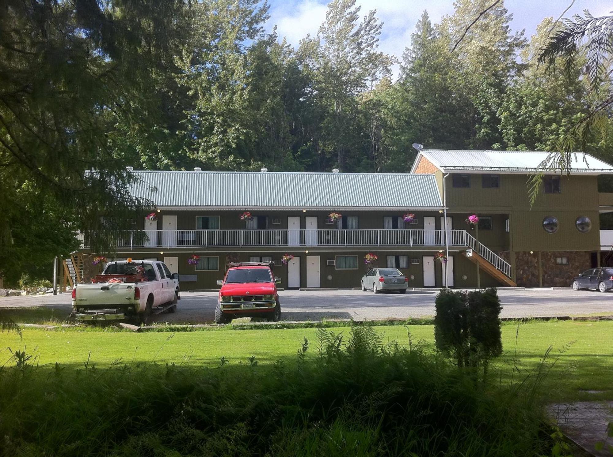 The Hitching Post Motel Pemberton Esterno foto