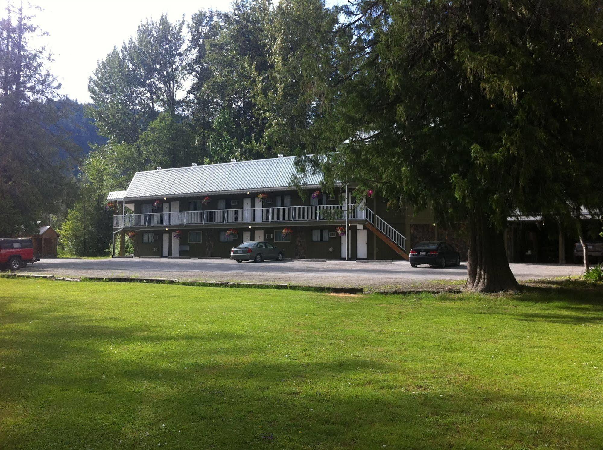 The Hitching Post Motel Pemberton Esterno foto