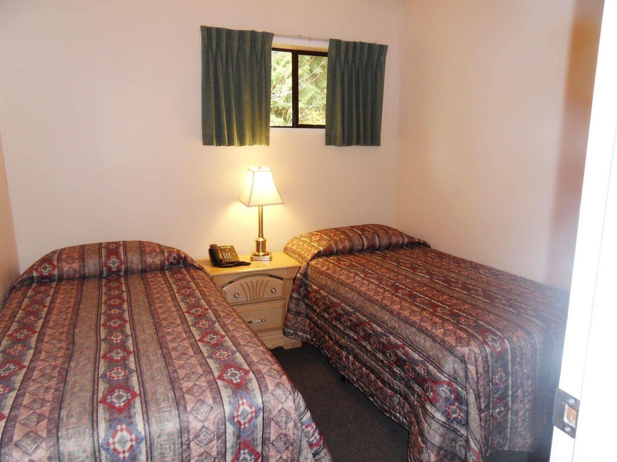 The Hitching Post Motel Pemberton Esterno foto