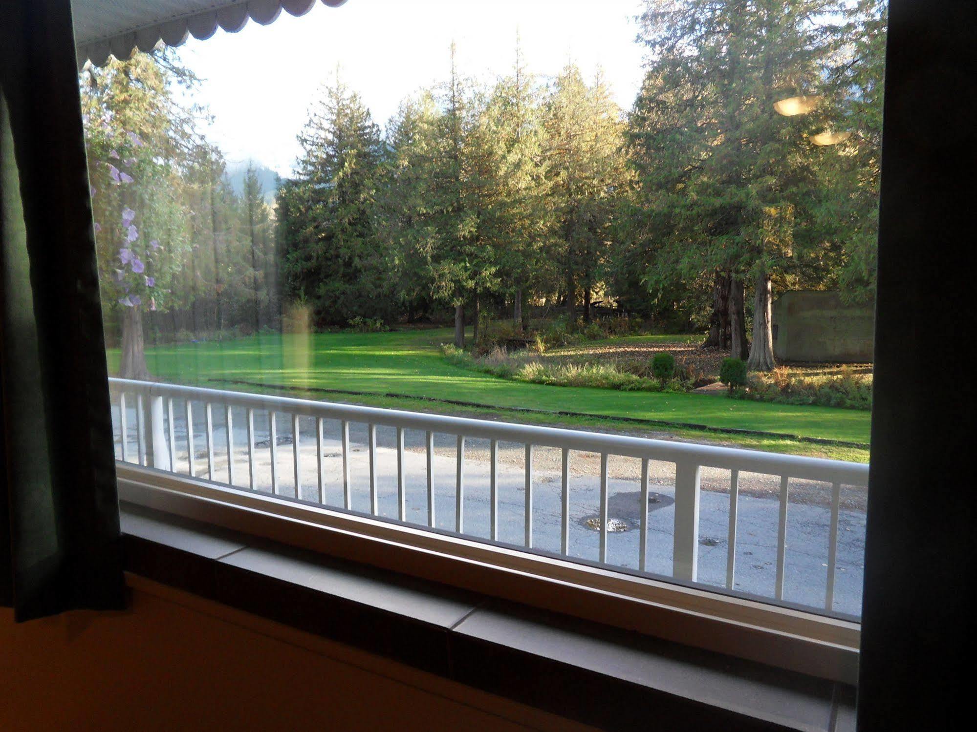 The Hitching Post Motel Pemberton Esterno foto