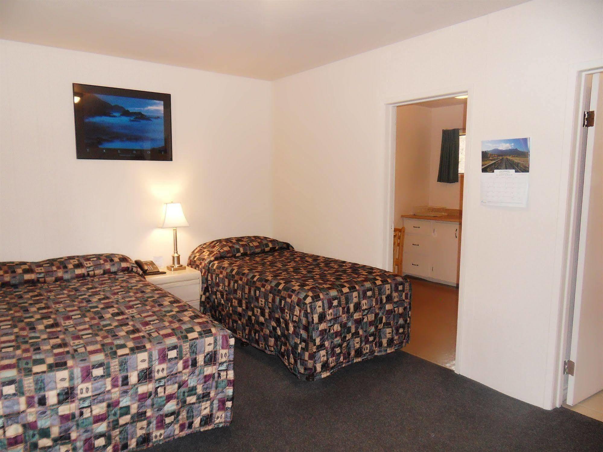 The Hitching Post Motel Pemberton Esterno foto