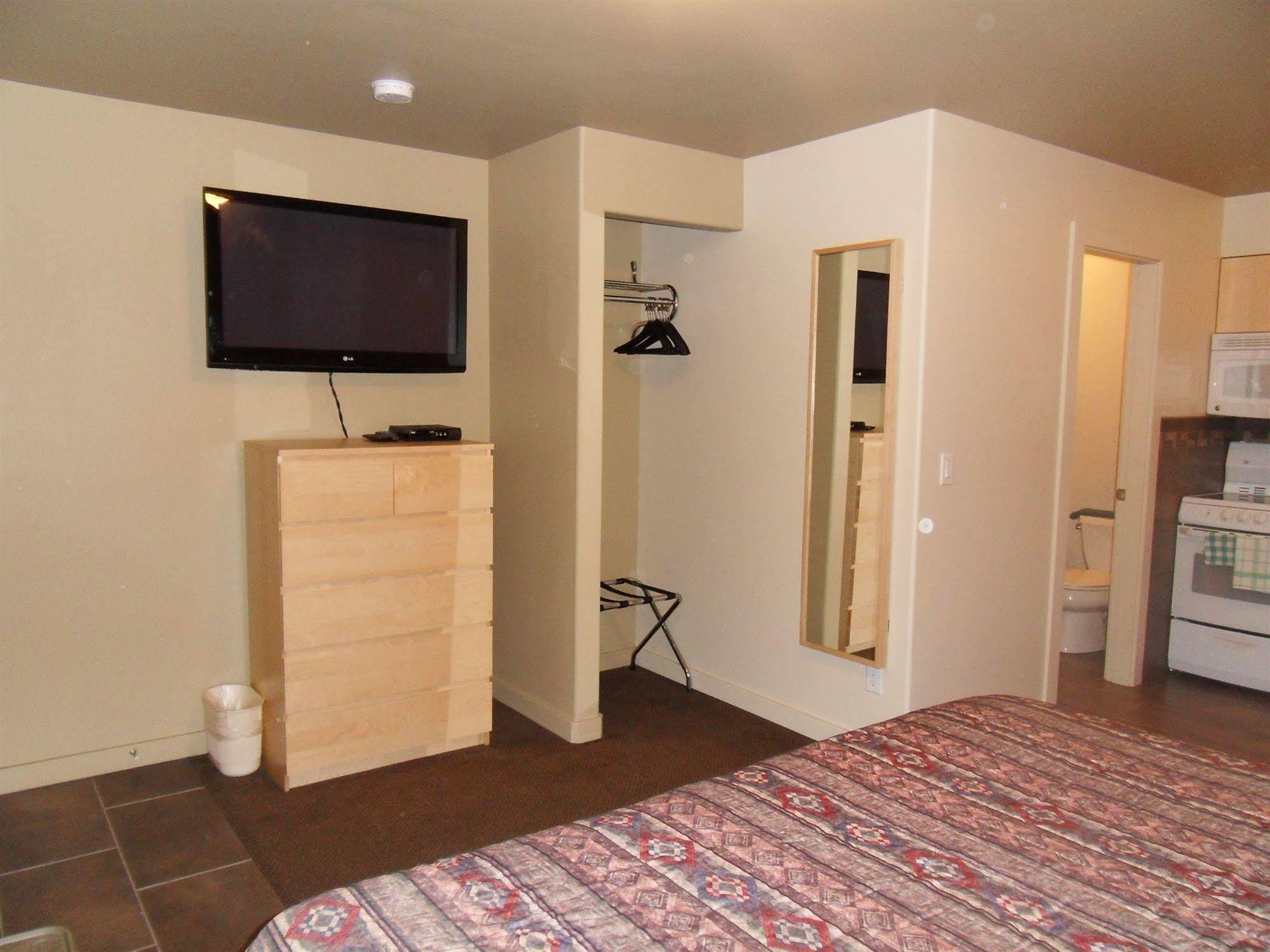 The Hitching Post Motel Pemberton Esterno foto