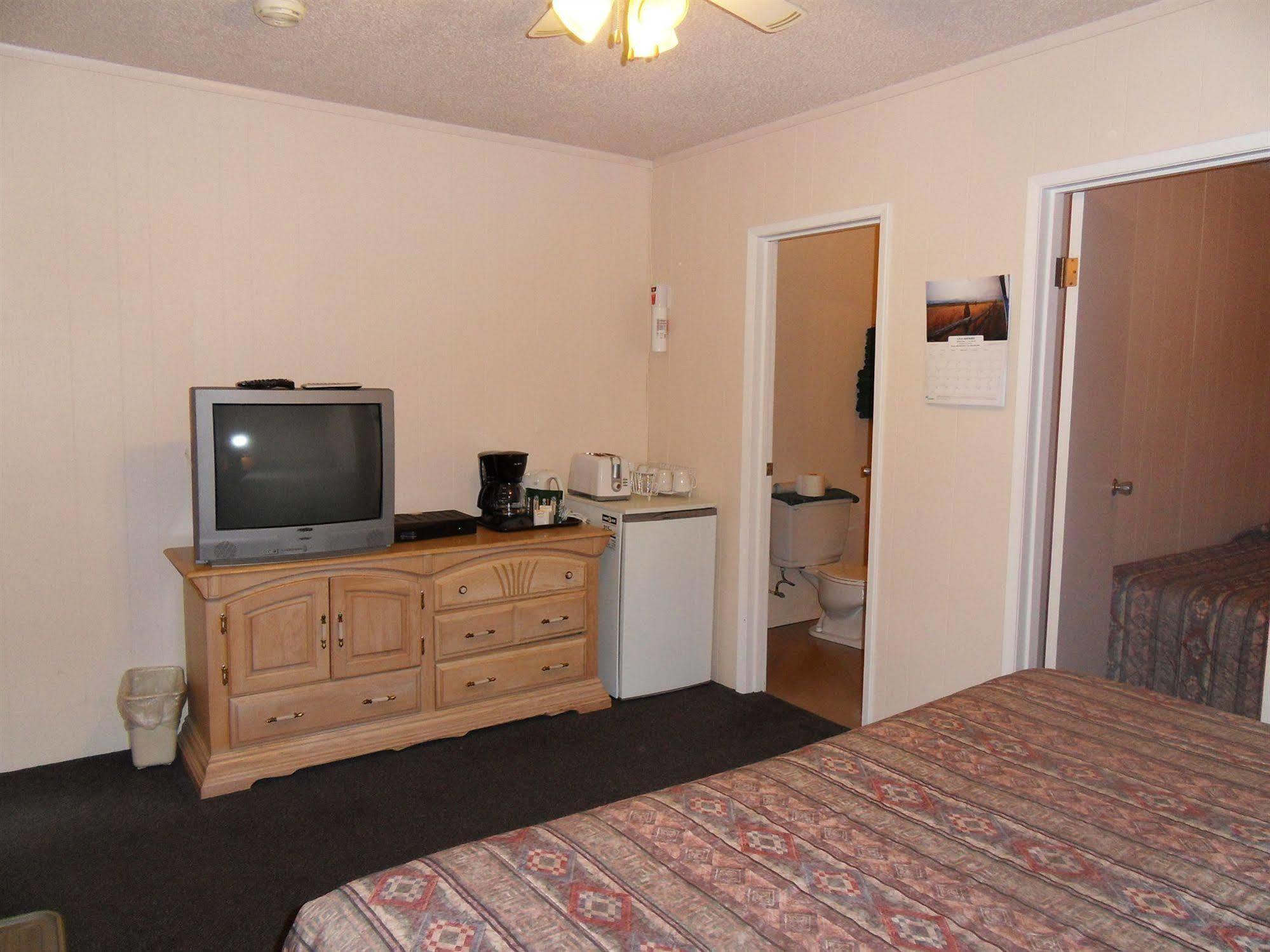 The Hitching Post Motel Pemberton Esterno foto