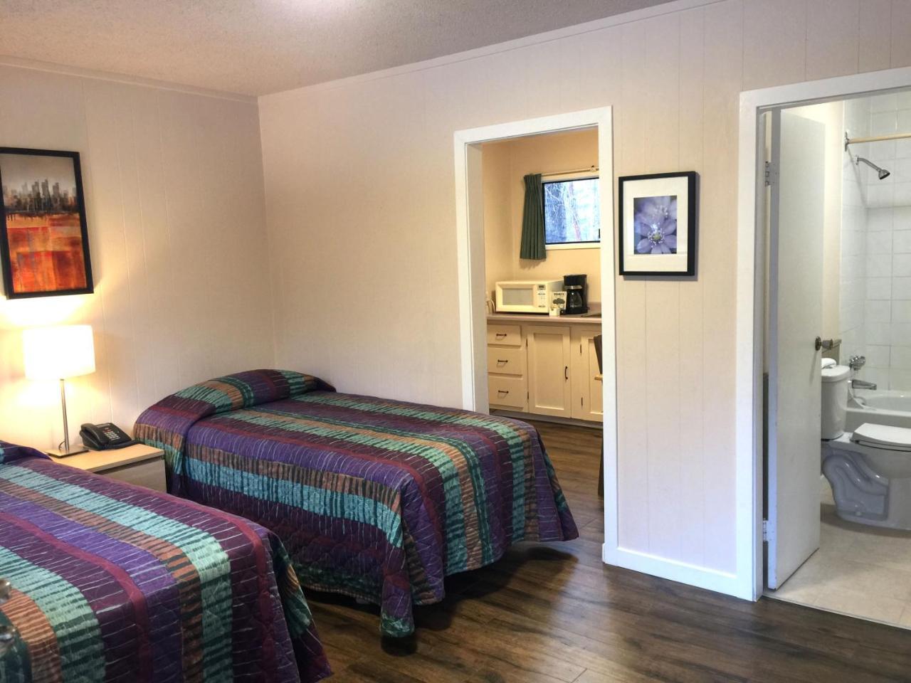 The Hitching Post Motel Pemberton Esterno foto
