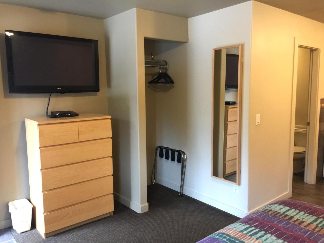 The Hitching Post Motel Pemberton Esterno foto
