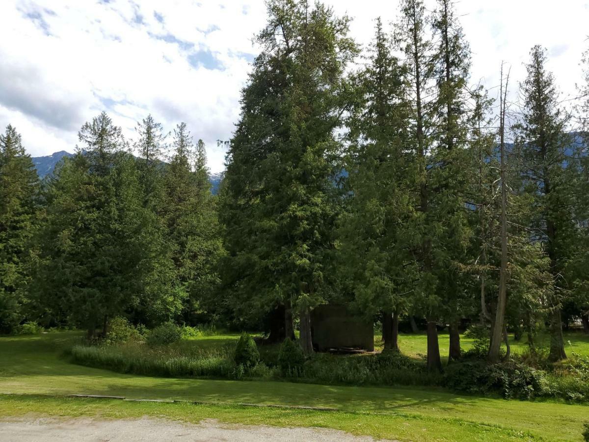 The Hitching Post Motel Pemberton Esterno foto