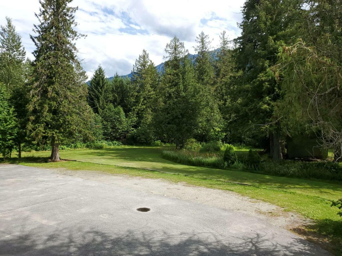 The Hitching Post Motel Pemberton Esterno foto